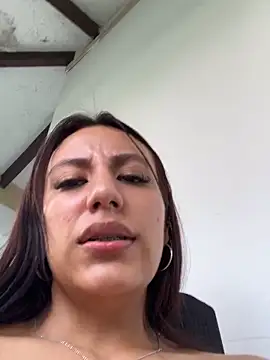 IvyDove live cam on StripChat