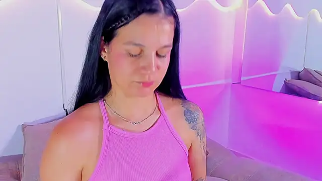 MiaHansson live cam on StripChat
