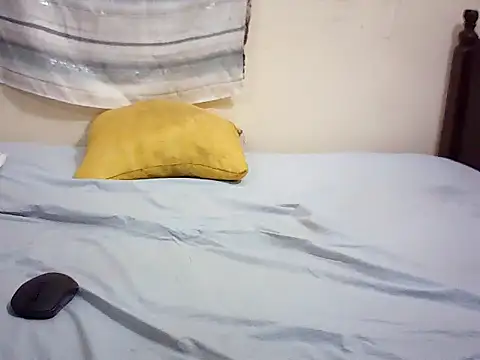 emmyteaz1 live cam on StripChat