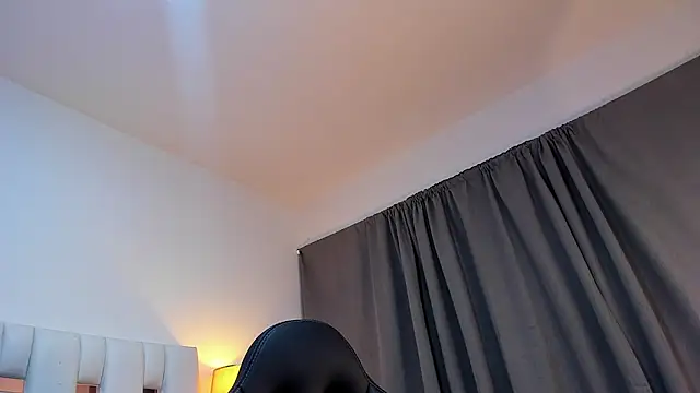 Nauthy_Nahomi