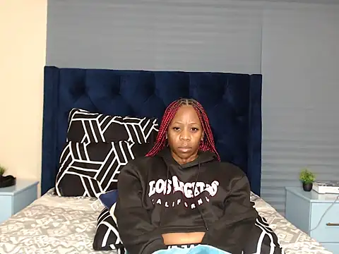 QUEENMANDYY webcam