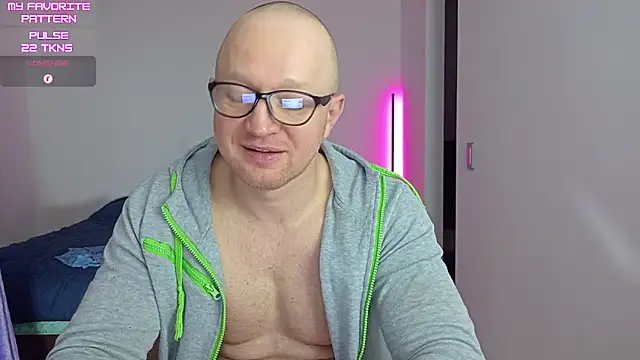 kevintyler69 live cam on StripChat