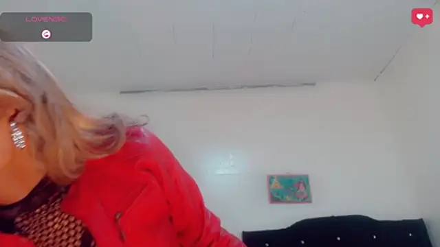 Oriana_braom live cam on StripChat