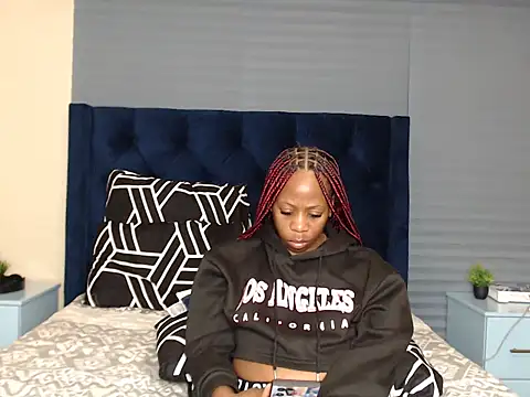 QUEENMANDYY webcam