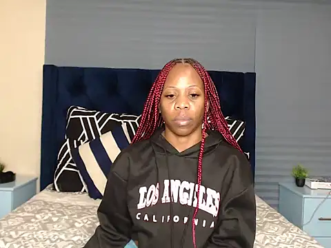 QUEENMANDYY webcam
