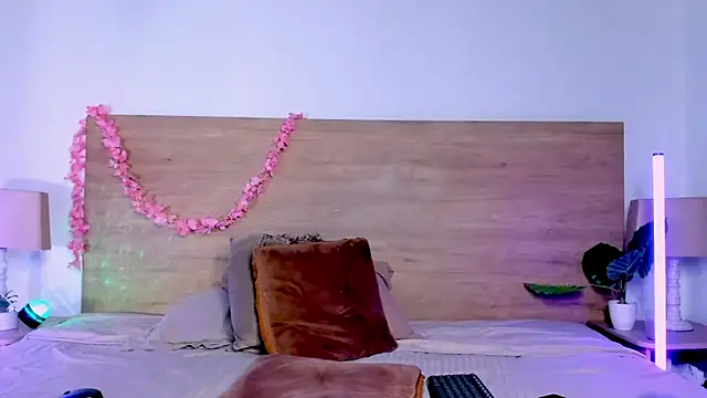 LaraRous live sex cam