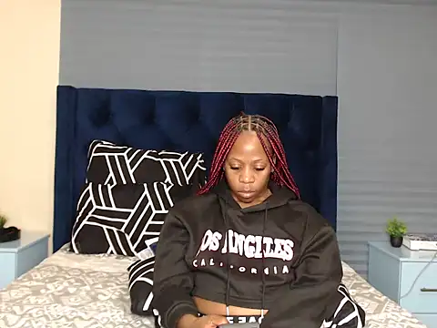 QUEENMANDYY webcam