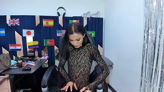 Aisha_hotts777 live cam on StripChat