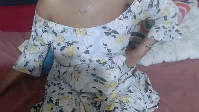 MaximTease24 webcam
