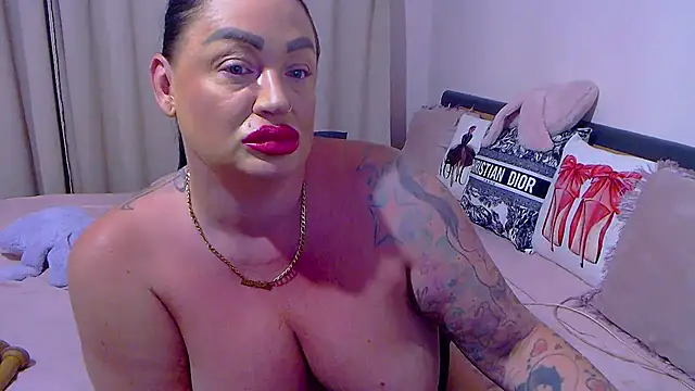 BustyVicky webcam