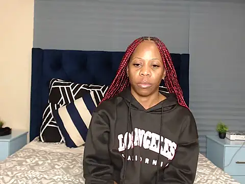 QUEENMANDYY webcam