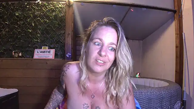 Delichieuse5 live cam on StripChat