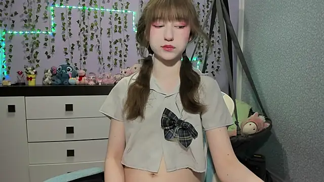 Yoonhee_ki live cam on StripChat
