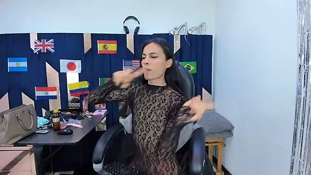 Model: Aisha_hotts777