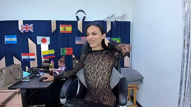 aisha_hotts777 - Aisha_hotts777's free webcam - UK Sex Cams