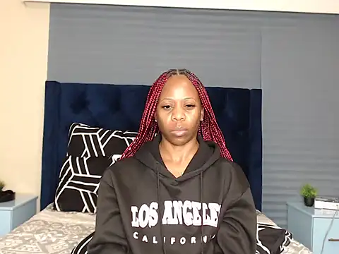 QUEENMANDYY webcam