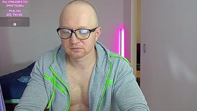 kevintyler69 live cam on StripChat