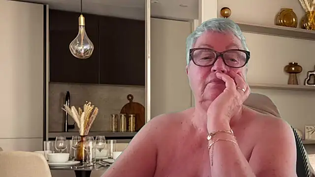 Mystery-Grandmother webcam
