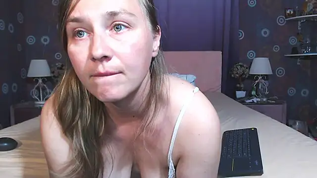 SquirtyAlice live cam on StripChat