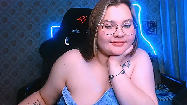 InLoveWithLife26 live cam on StripChat