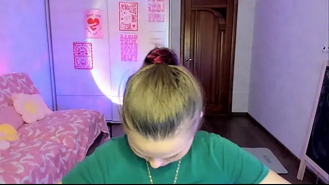 Kira_love_81 webcam