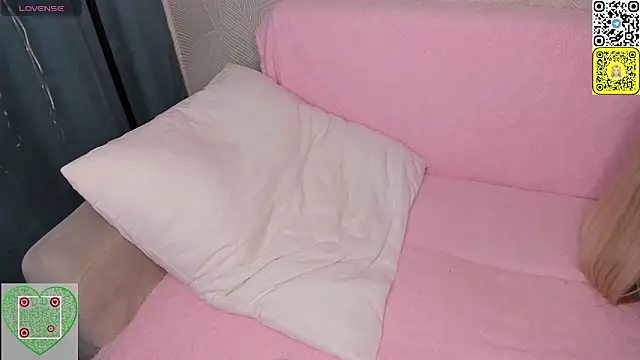 cherrylholme (F teen) - Lick my yummy boobs😍💕