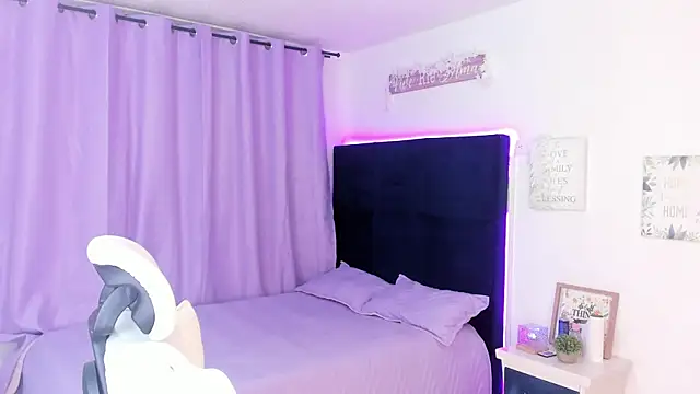 Celestee_21 live cam on StripChat