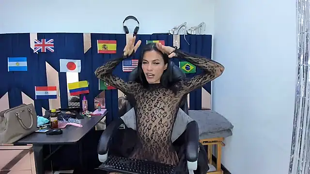 Aisha_hotts777 webcam