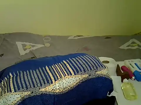 Pearl_petite live cam on StripChat