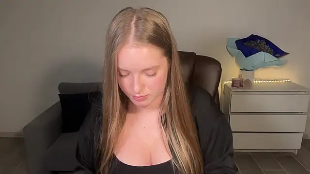 EvaMaddison live cam on StripChat