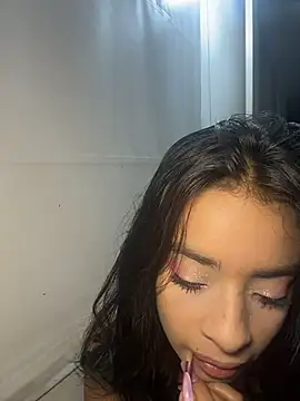 Laura_fernandezII live cam on StripChat