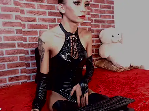 PHLauraLove live cam on StripChat