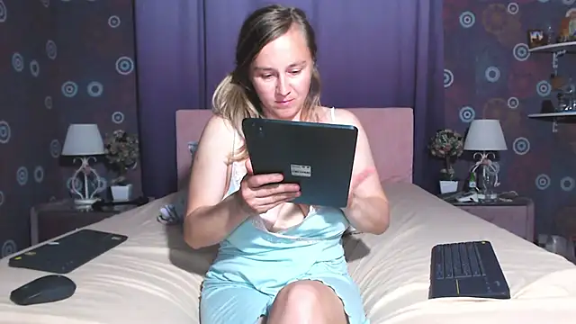 SquirtyAlice webcam