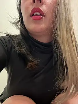 Rae_Lil_White live cam on StripChat