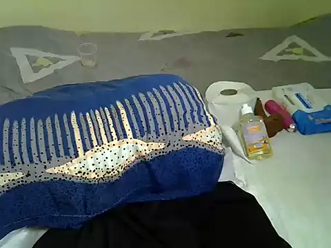 Pearl_petite webcam
