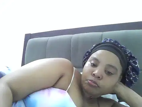 queen_beb live cam on StripChat