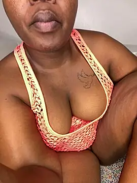 BIGMAMA011 webcam