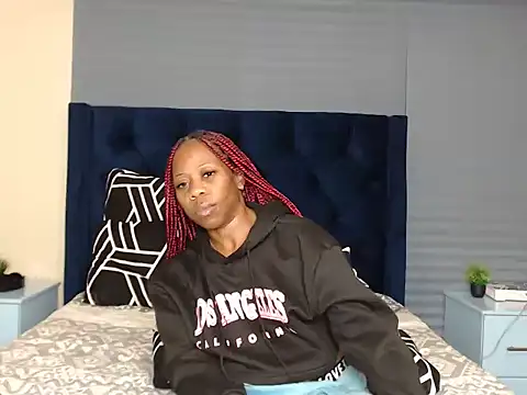 QUEENMANDYY webcam
