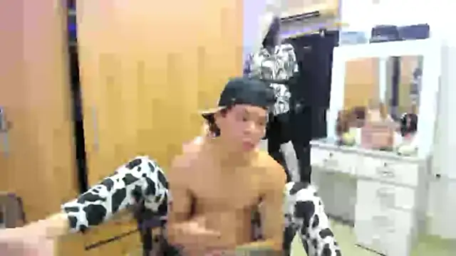 Pride_couple webcam