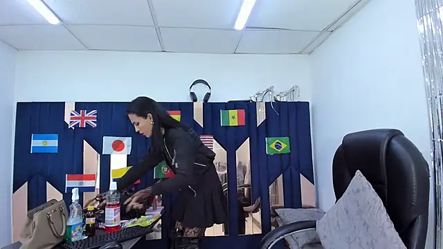 Aisha_hotts777 webcam