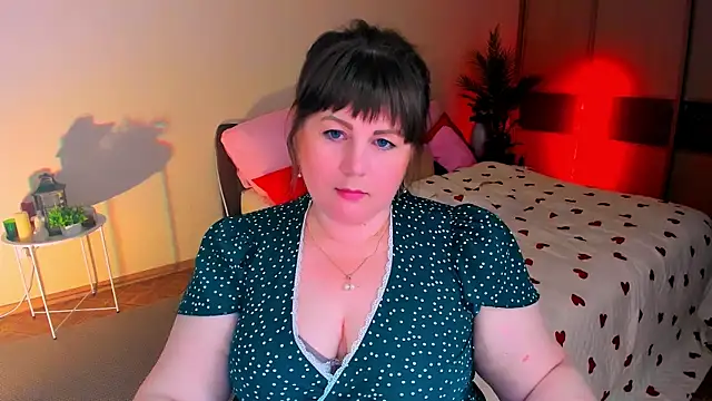 CrystaalStaar live cam on StripChat