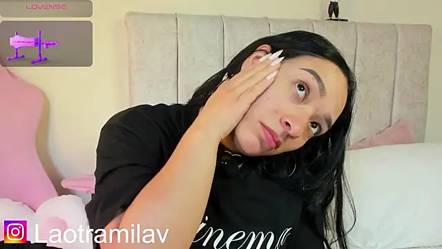 MilaVelour webcam