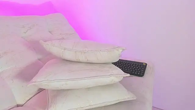 LiaCampbell_ webcam