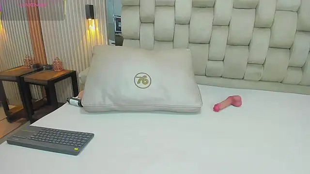 madelein_fosterr live cam on StripChat