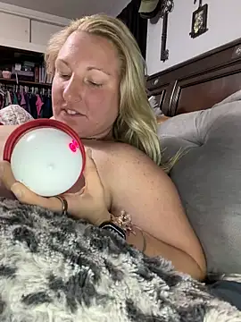 sweetkacibaby live cam on StripChat