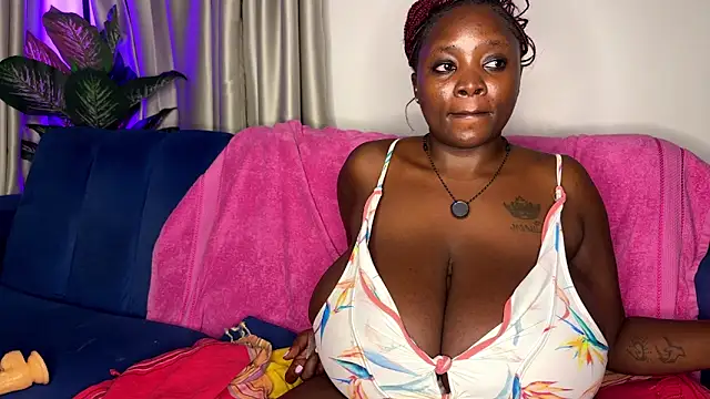 NaughtySexyDoll2 live cam on StripChat