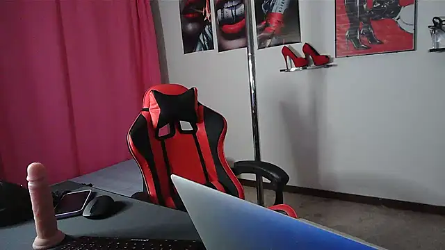 LolaSelvaggia webcam
