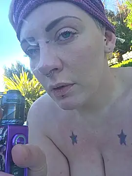 PinkTheHawk webcam