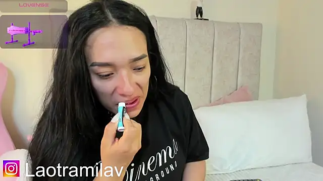 MilaVelour webcam