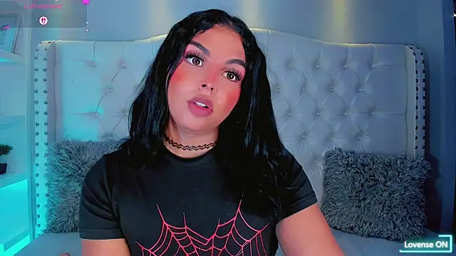 Maia_Hotts webcam